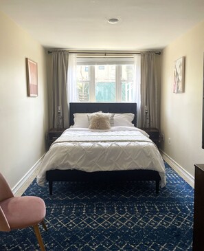 2 Schlafzimmer, Schreibtisch, Bügeleisen/Bügelbrett, Reisekinderbett