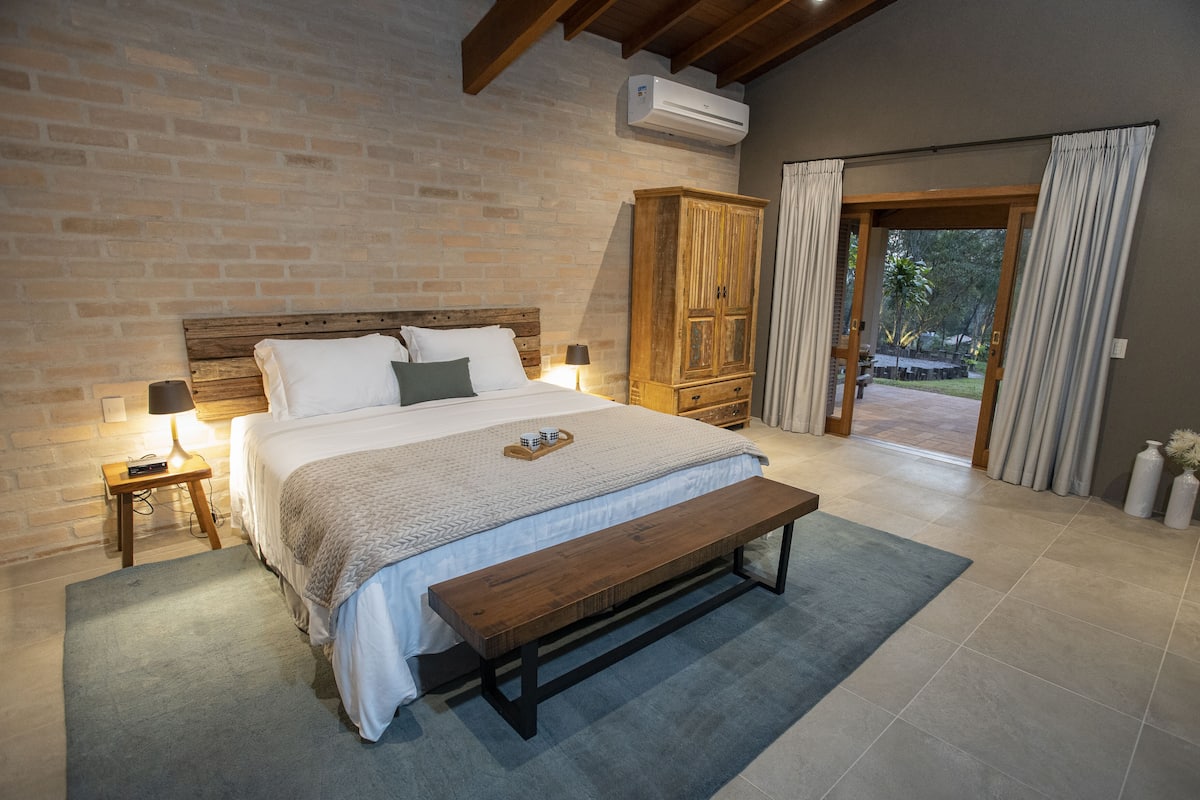 CANTO DA BRISA | 1 Schlafzimmer, hochwertige Bettwaren, Daunenbettdecken