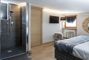 1 slaapkamer, een strijkplank/strijkijzer, wifi, beddengoed