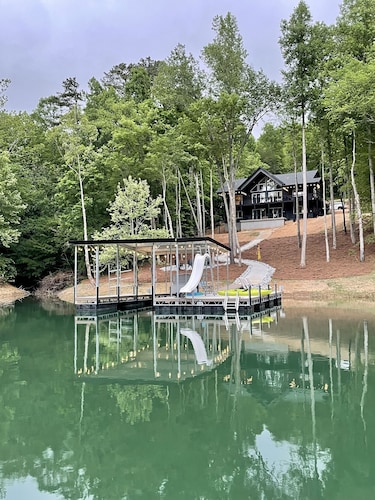 LAKE FRONT - New Build, No Steps to Lake, Quiet Cove, Big Creek -Seasonal Water