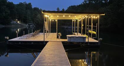 LAKE FRONT - New Build, No Steps to Lake, Quiet Cove, Big Creek -Seasonal Water