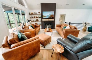 Smart TV, fireplace, table tennis
