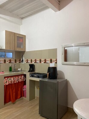 Economy Double Room | Individually decorated, individually furnished, desk, laptop workspace - casa natyrouss (Cartagena)