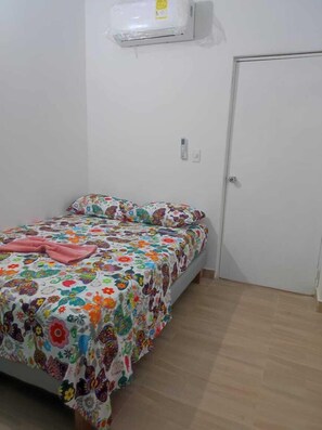 獨特裝潢、布置獨特、書桌、筆電工作空間