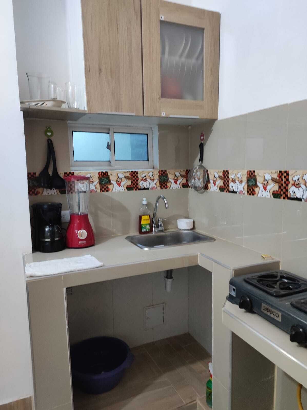 각각 다른 스타일의 인테리어, 각각 다르게 가구 비치, 책상, 노트북 작업 공간