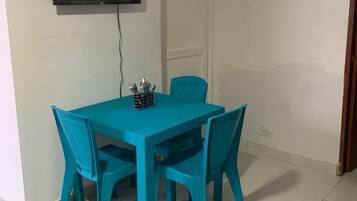 Decoración personalizada, muebles diferentes y escritorio