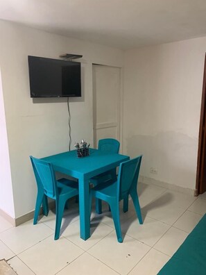 Quarto standard | Individualmente decorados, individualmente mobiliados, escrivaninha