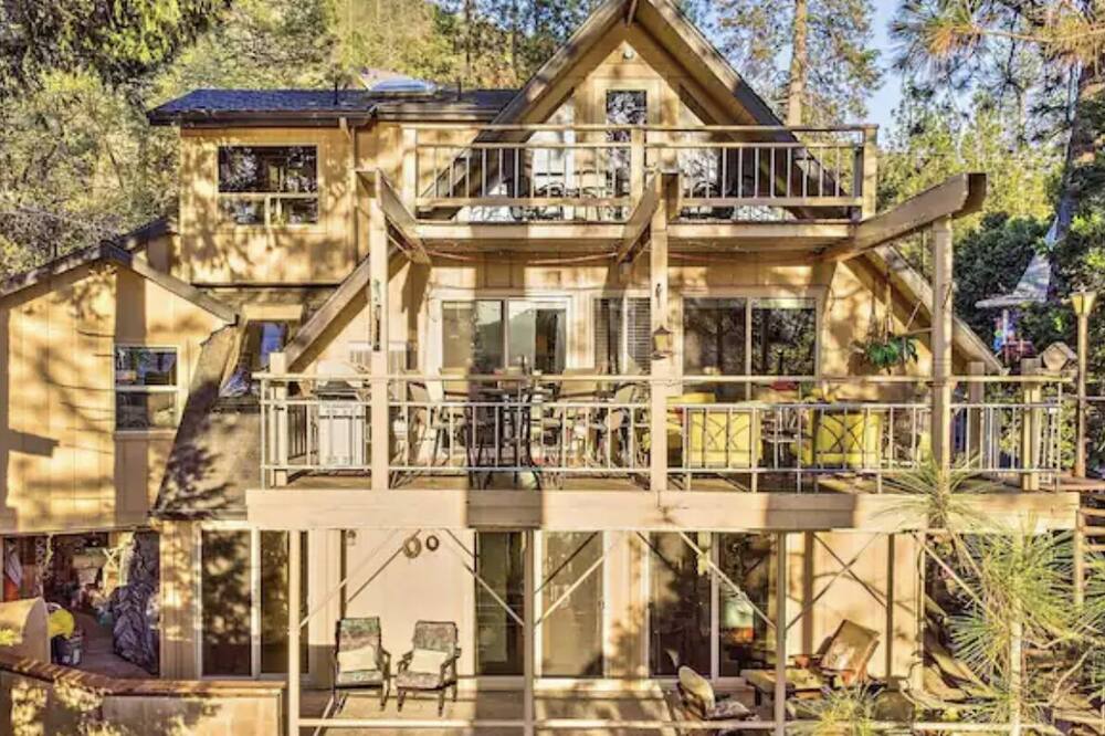 Bass Lake cabin with Lake Views & private boat dock & slip
