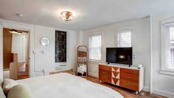 3 bedrooms, iron/ironing board, travel crib, WiFi