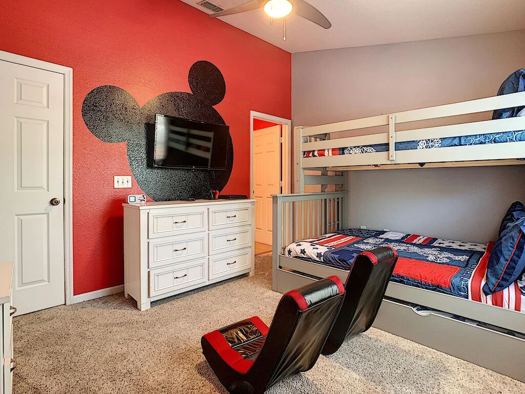 3 bedrooms, travel cot, WiFi, bed sheets