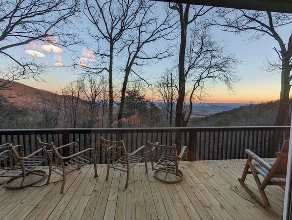 Property grounds - Charming cabin with spectacular views (Jasper)