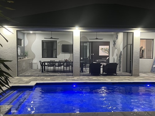 New 4bd/3ba w/ private pool, fenced yard, outdoor kitchen, close to everything!