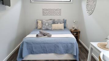 2 bedrooms, desk, iron/ironing board, travel cot