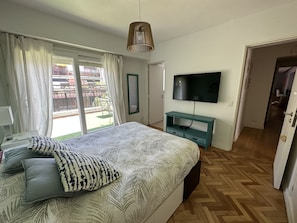 3 bedrooms, in-room safe, travel cot, free WiFi
