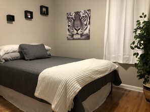 4 bedrooms, iron/ironing board, WiFi, bed sheets