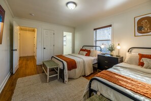4 bedrooms, in-room safe, desk, iron/ironing board