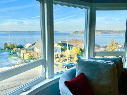 Luxurious Penthouse with Bay View in Old Town Tacoma