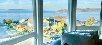 Luxurious Penthouse with Bay View in Old Town Tacoma