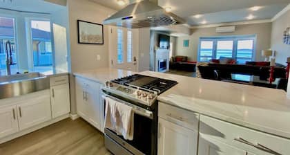 Luxurious Penthouse with Bay View in Old Town Tacoma