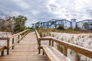 Property grounds - Tybee Island Oceanfront Condos, Pools, Dolphins (Tybee Island)