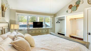 5 bedrooms, iron/ironing board, free Internet, bed sheets