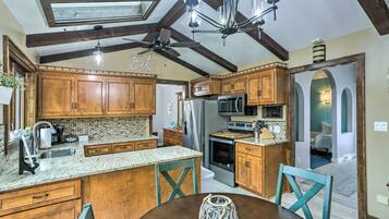 Fridge, microwave, stovetop, dishwasher