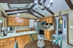 Fridge, microwave, stovetop, dishwasher