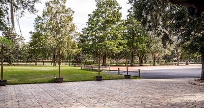 Ranch on 7 acre of natural beauty with Cozy Cabin & Barn