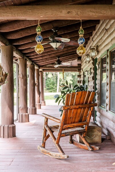 Ranch on 7 acre of natural beauty with Cozy Cabin & Barn