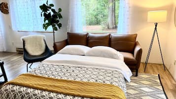 2 bedrooms, iron/ironing board, travel crib, free WiFi