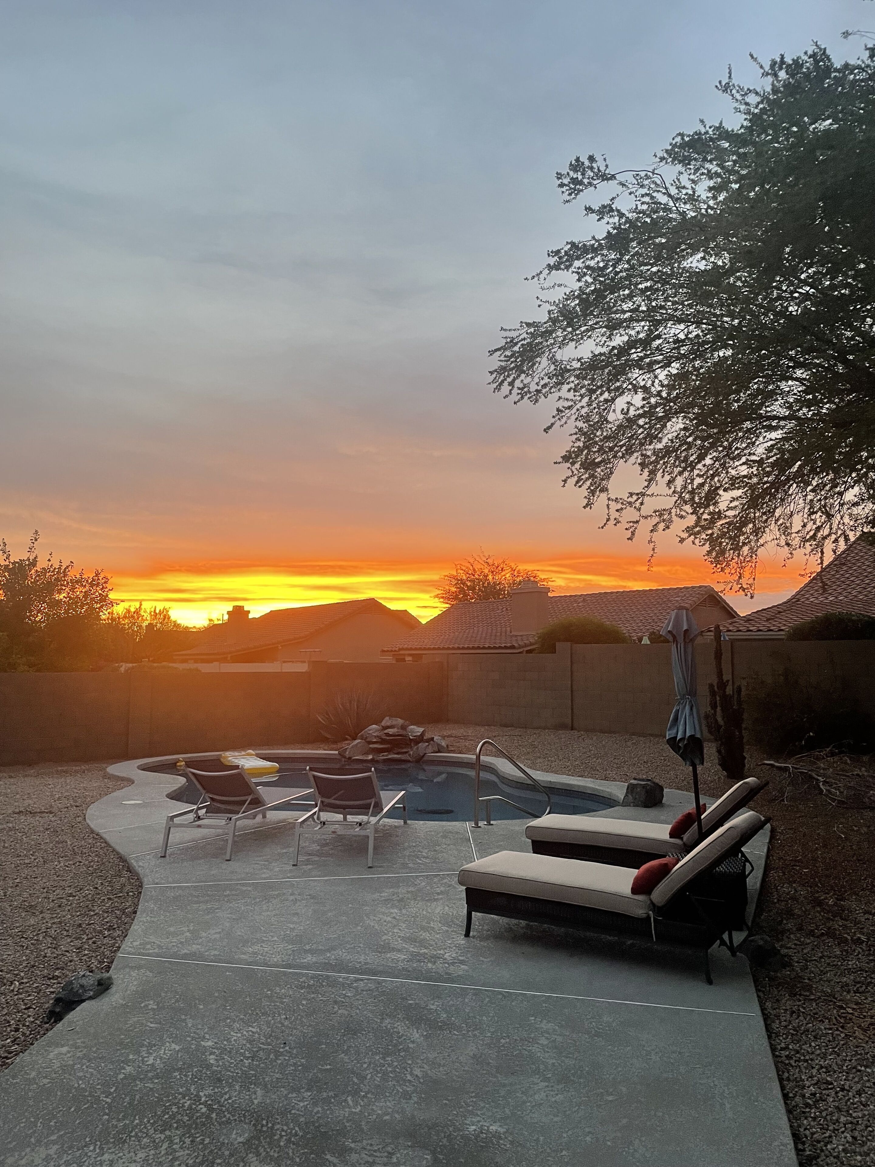 Pool with waterfall, Hot Tub, Fire-pit, Concrete floors!