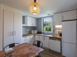 Fridge, microwave, oven, stovetop - T3 à seulement 400 mètres des pistes + accès spa (Germ-Peyragudes)