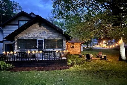 Sleeps 16 Across the Street From PM Park/Clear Lake Boats Marina