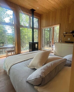 Premium bedding, Select Comfort beds, individually decorated - Tanières Microchalets (Baie-St-Paul)