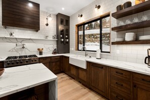 Fridge, microwave, oven, stovetop - Mountain modern, brand new luxury ski in and ski out townhome on Whitefish Mountain Resort! (Whitefish)