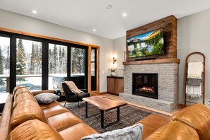 Televisión, chimenea, Hulu y servicios de streaming 