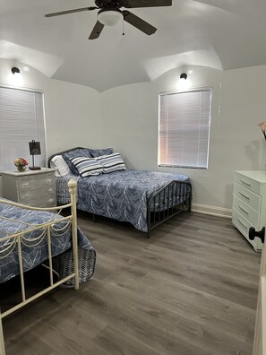 2 camere, ferro/asse da stiro, Wi-Fi gratuito, lenzuola