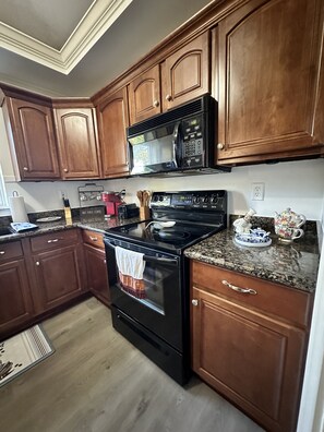 Fridge, microwave, stovetop, dishwasher