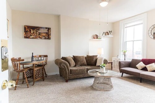 Lovely 1-bedroom apartment in Downton Arts District 5 mins from VCU