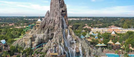 Family House, Multiple Bedrooms, Private Pool | Living area