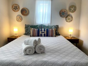 2 عدّة غرف نوم وواي فاي وملاءات أسرّة