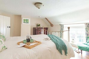 2 bedrooms, iron/ironing board, travel cot, WiFi