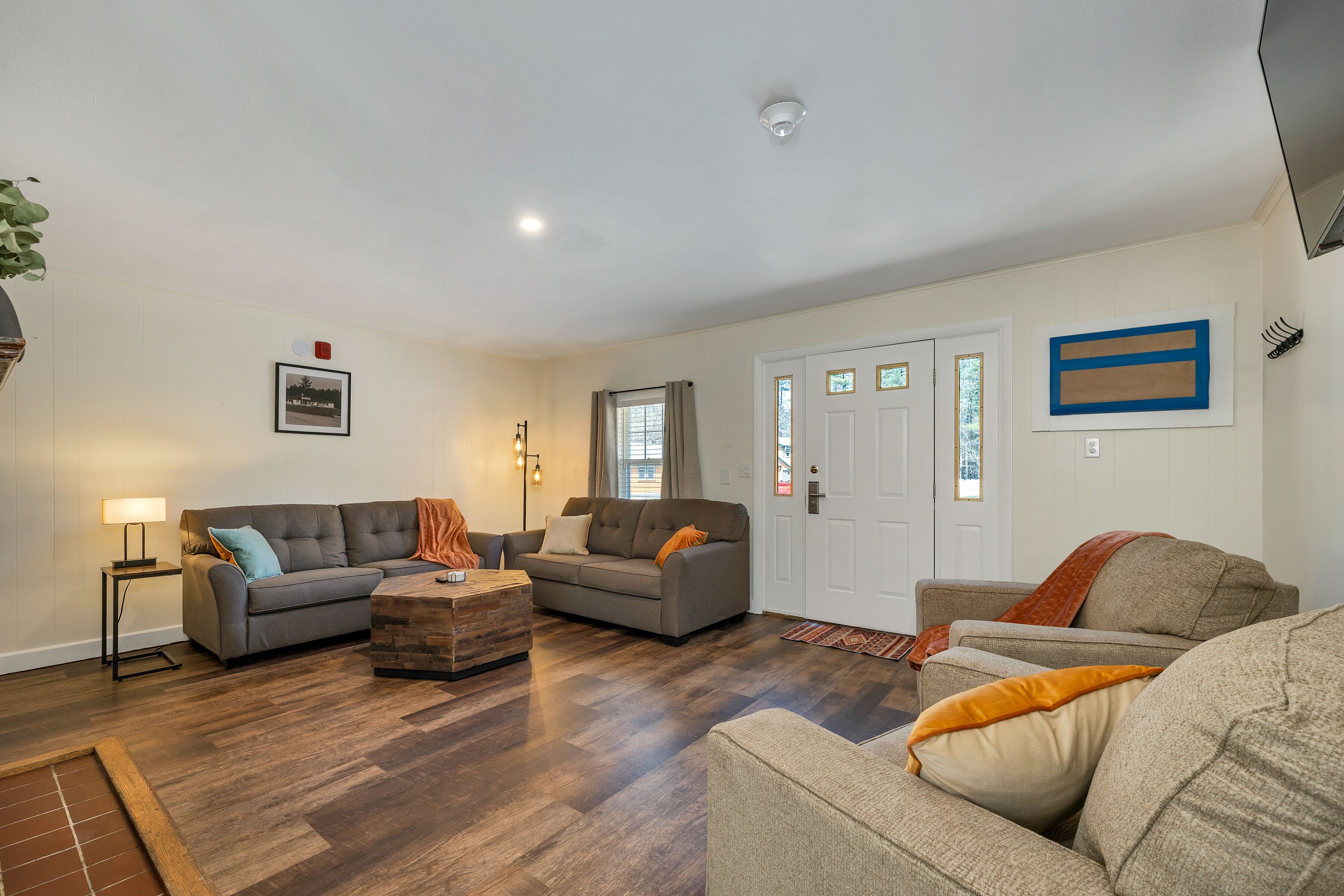 Smart TV, Netflix, Hulu, streaming services