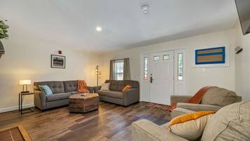 Smart TV, Netflix, Hulu, streaming services