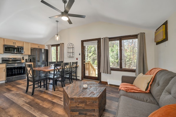 Signature-Bungalow | Wohnbereich | Smart-TV, Netflix, Hulu, Streaming-Dienste