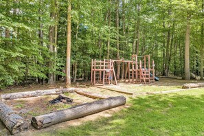 Children’s play area – outdoor - The Inn & More  (Glen)
