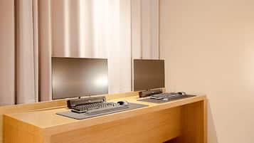 Prettier Room (PC) | Premium bedding, individually decorated, individually furnished, desk