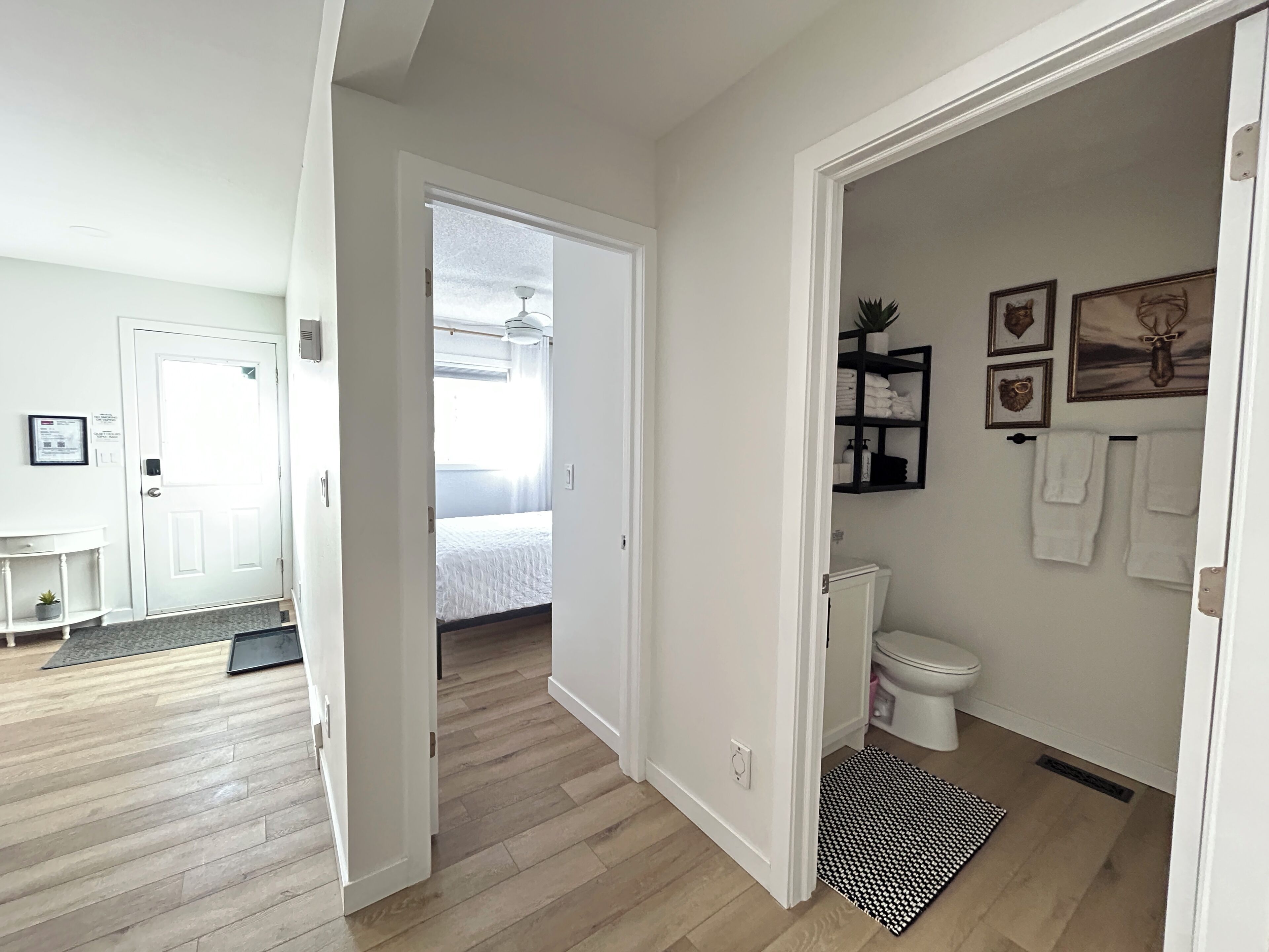 3 bedrooms, desk, iron/ironing board, travel crib