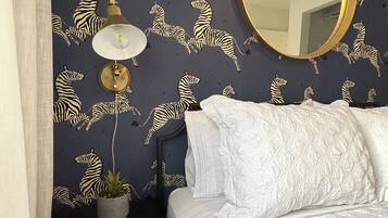 3 bedrooms, desk, iron/ironing board, travel cot