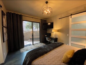 1 bedroom, desk, WiFi, bed sheets - The Casita- Private Luxe Suite (Phoenix)